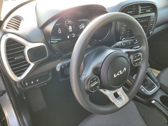 Used 2025 Kia Soul LX FWD image 23