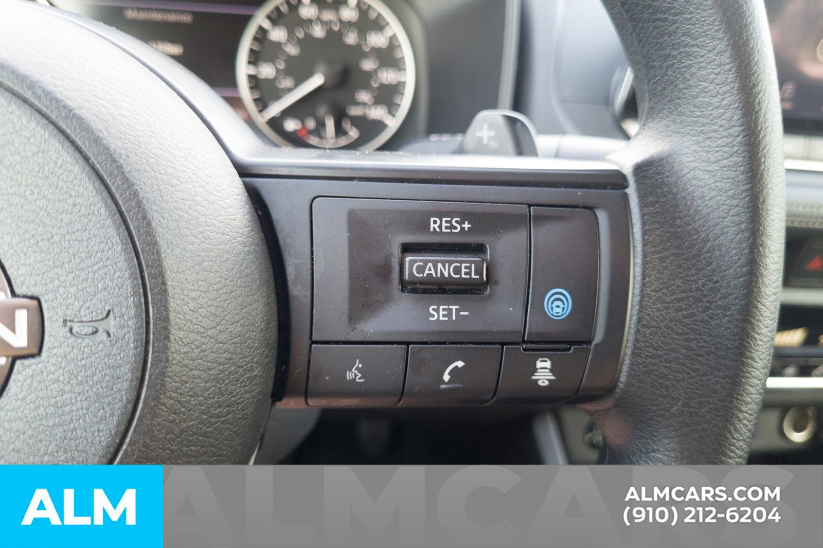 Used 2024 Nissan Rogue SV image 12