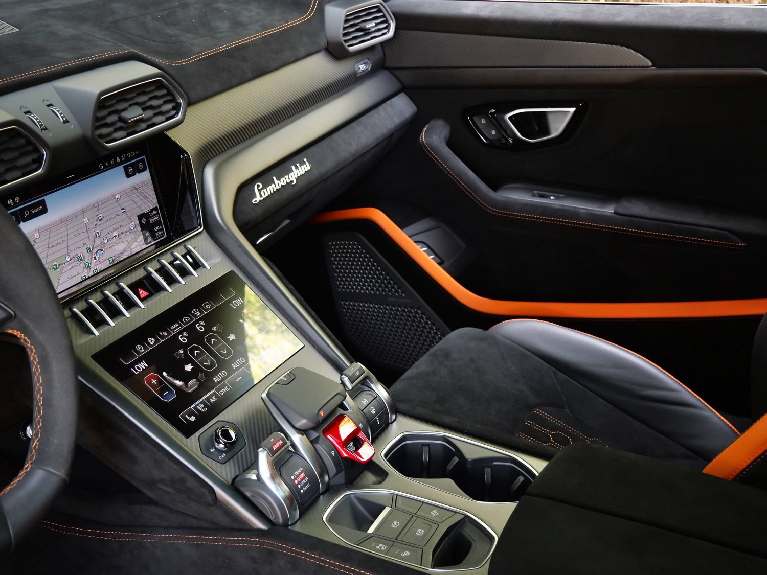 Used 2024 Lamborghini Urus Performante AWD/4WD image 13