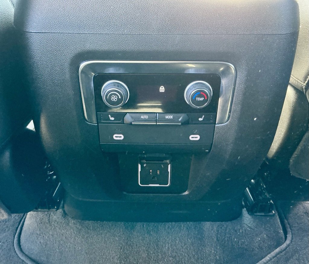 Used 2023 Chevrolet Tahoe Z71 w/ Luxury Package image 30