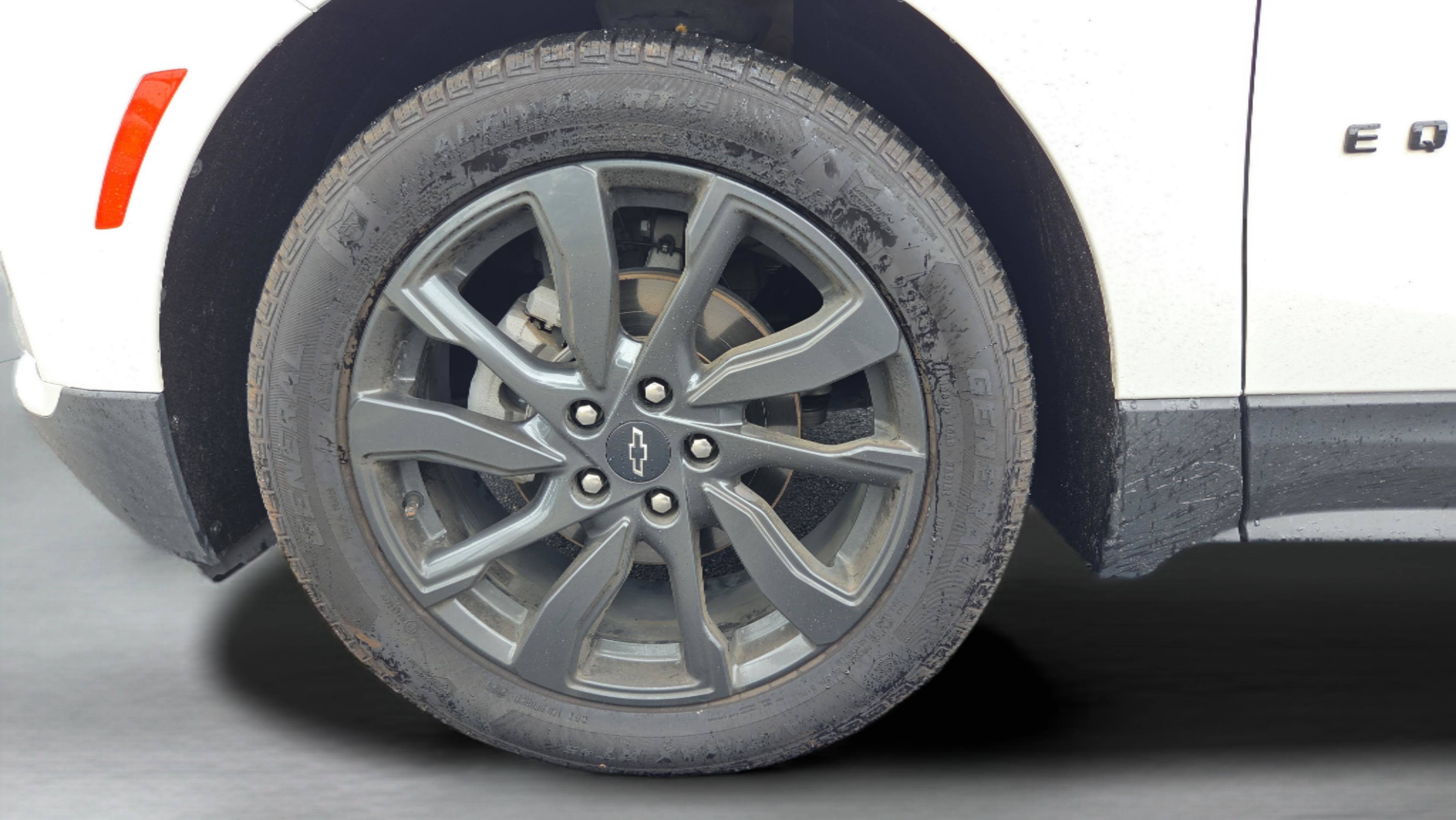 Used 2022 Chevrolet Equinox RS w/ RS Leather Package image 9