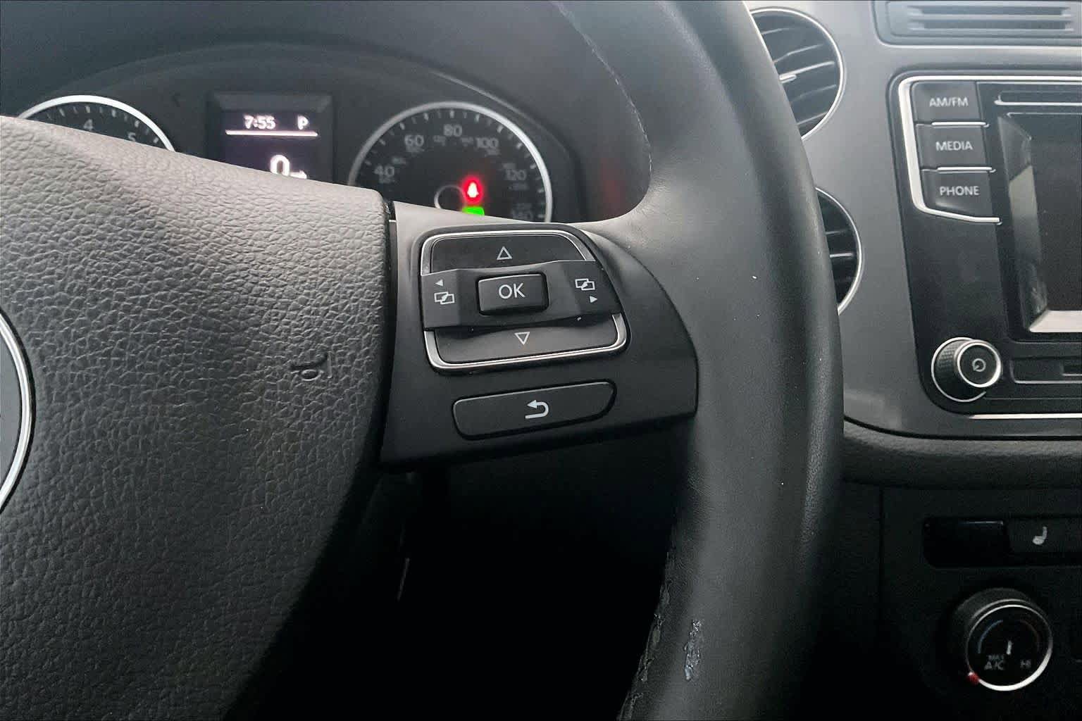 Used 2016 Volkswagen Tiguan S FWD image 25