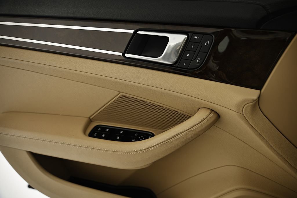 Certified 2023 Porsche Panamera image 18