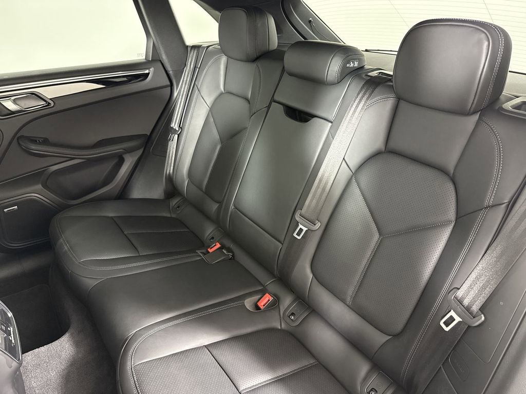 Certified 2025 Porsche Macan image 22