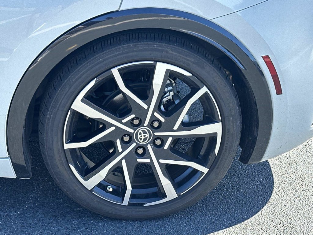 Used 2024 Toyota Prius Prime FWD image 12