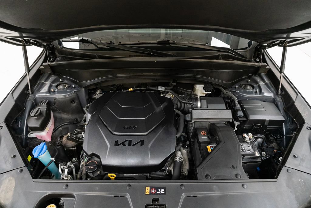 Used 2023 Kia Telluride LX image 3