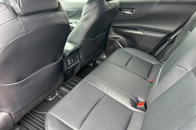 Used 2023 Toyota Venza XLE AWD/4WD image 16