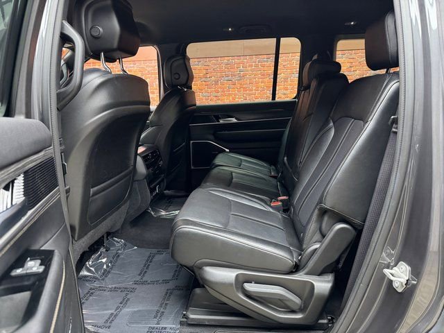 Used 2024 Jeep Wagoneer Series II w/ Flexible Seating Group image 23