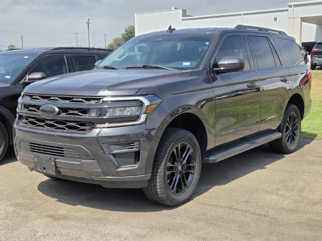 Used 2023 Ford Expedition XLT RWD image 3