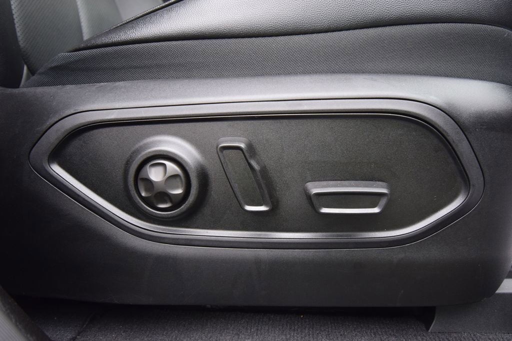 Used 2023 Jeep Grand Cherokee Limited w/ Luxury Tech Group II image 28