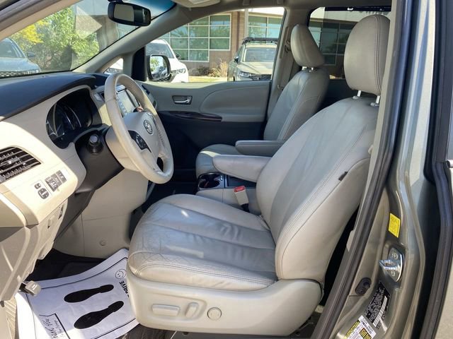 Used 2011 Toyota Sienna XLE w/ Premium Pkg FWD image 12
