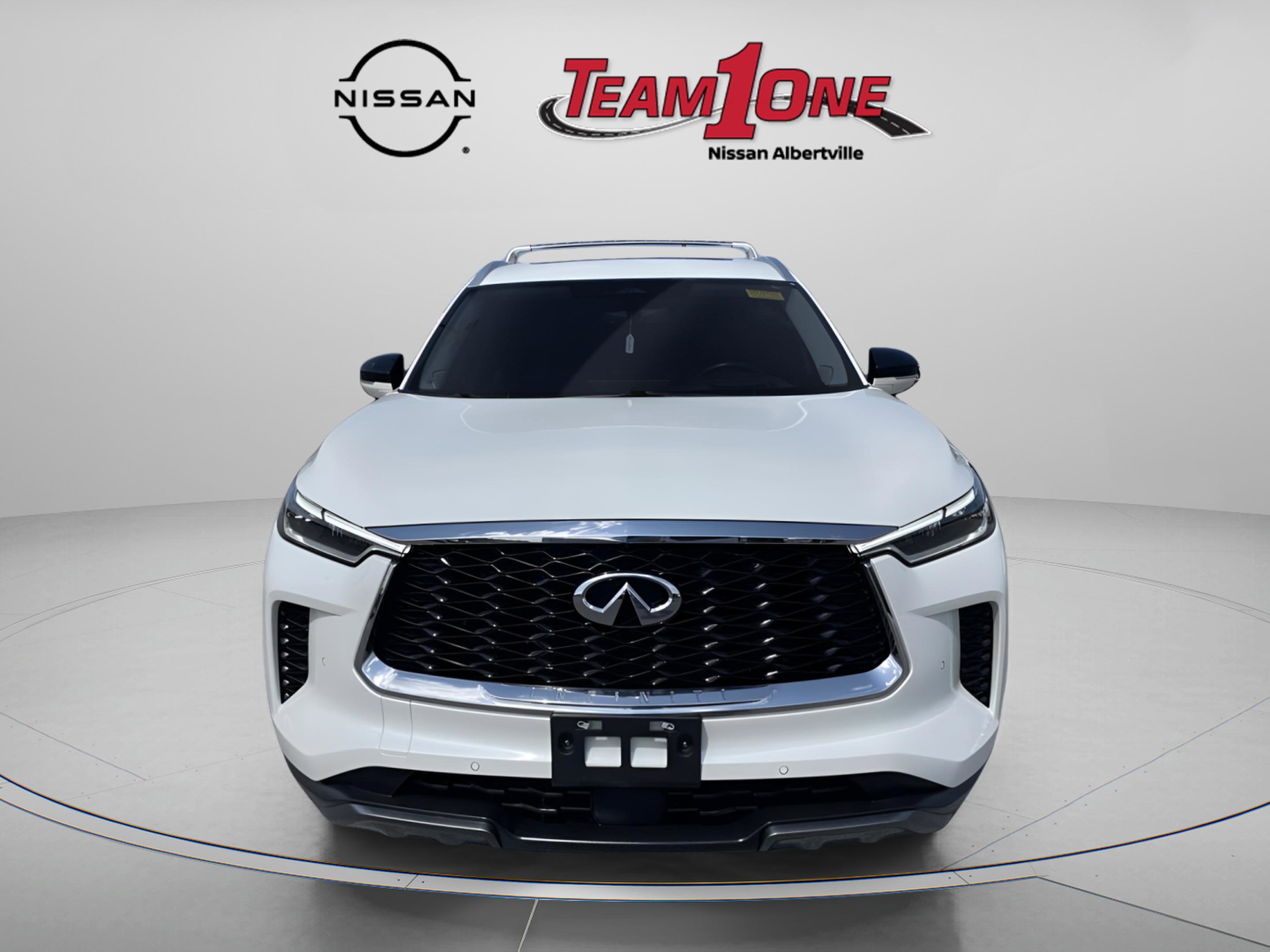 Used 2023 INFINITI QX60 Sensory w/ Vision Package image 2