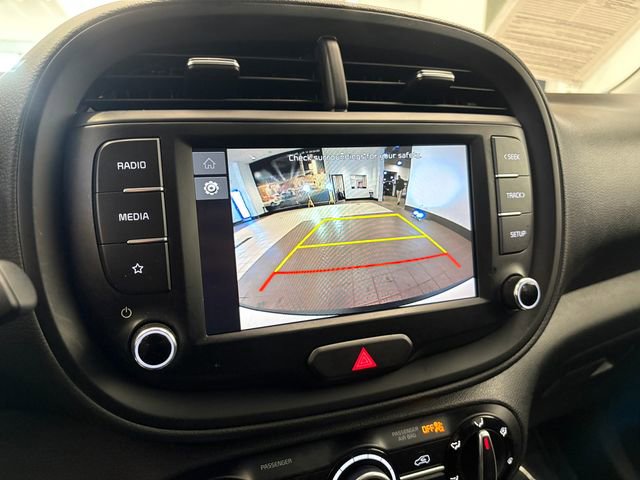 Used 2025 Kia Soul LX w/ LX Technology Package image 16