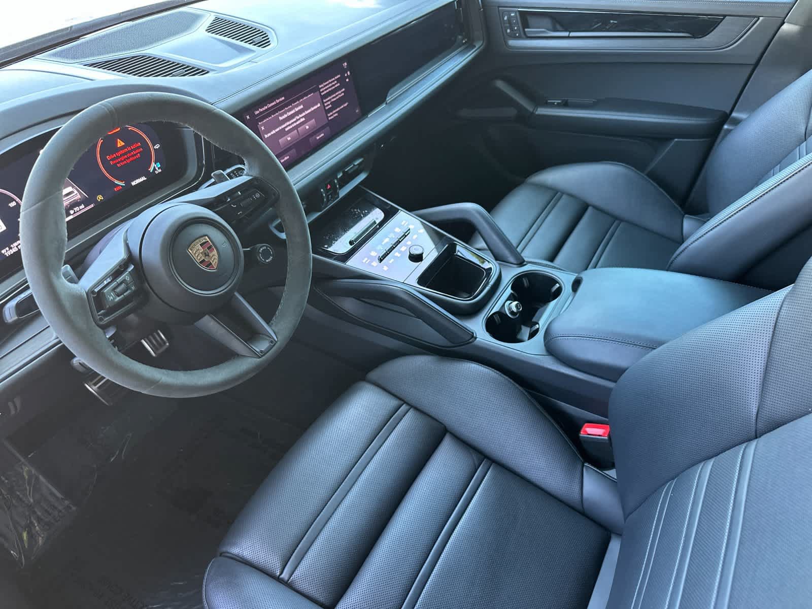 Certified 2025 Porsche Cayenne GTS AWD/4WD image 4