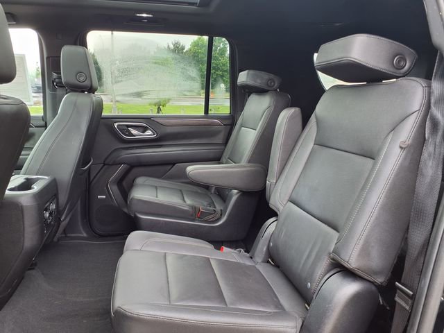 Used 2023 Chevrolet Suburban LT w/ Luxury Package RWD image 20