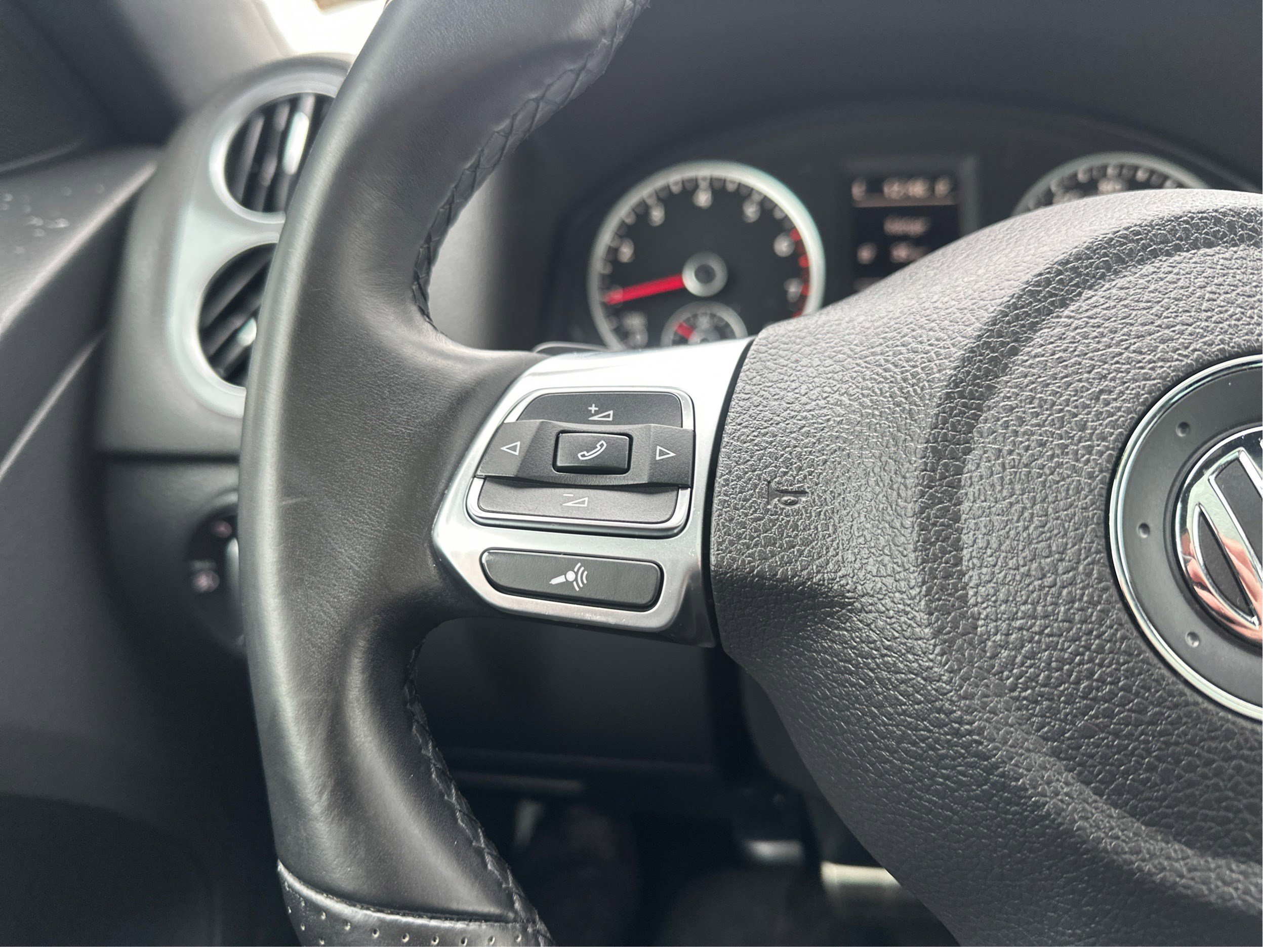 Used 2015 Volkswagen Tiguan R-Line image 35