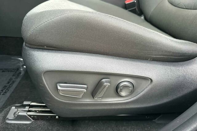 Used 2022 Toyota RAV4 XLE image 13