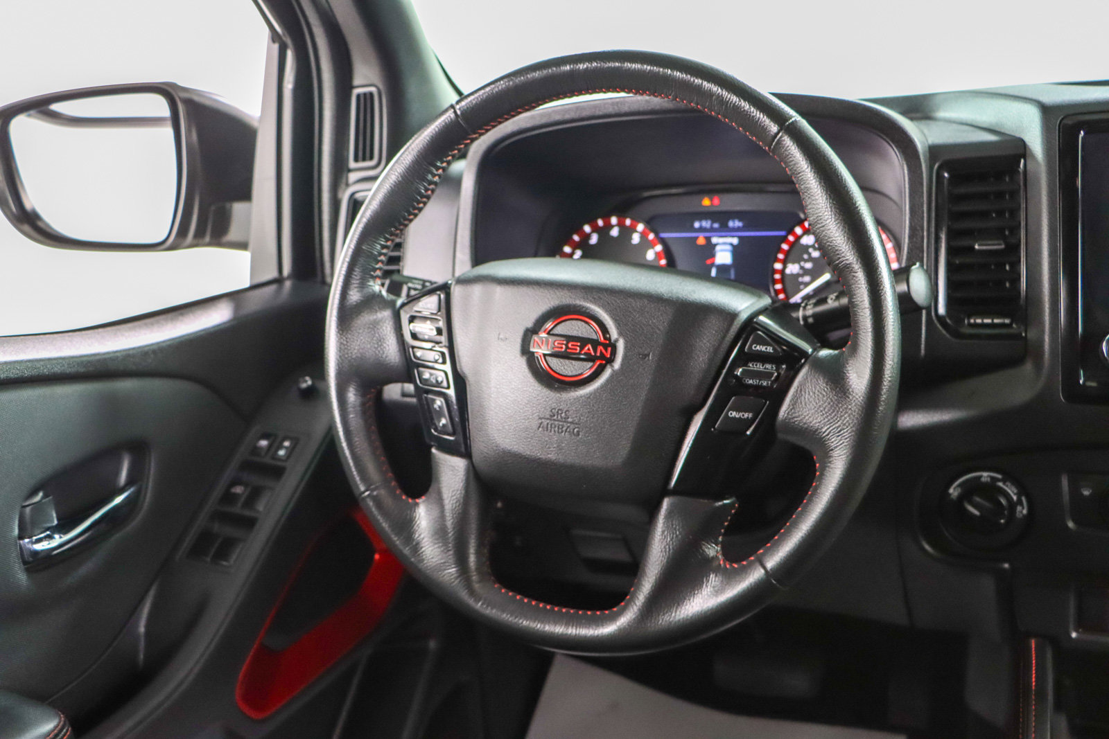 Used 2024 Nissan Frontier PRO-4X w/ Off-Road Protection Package image 13