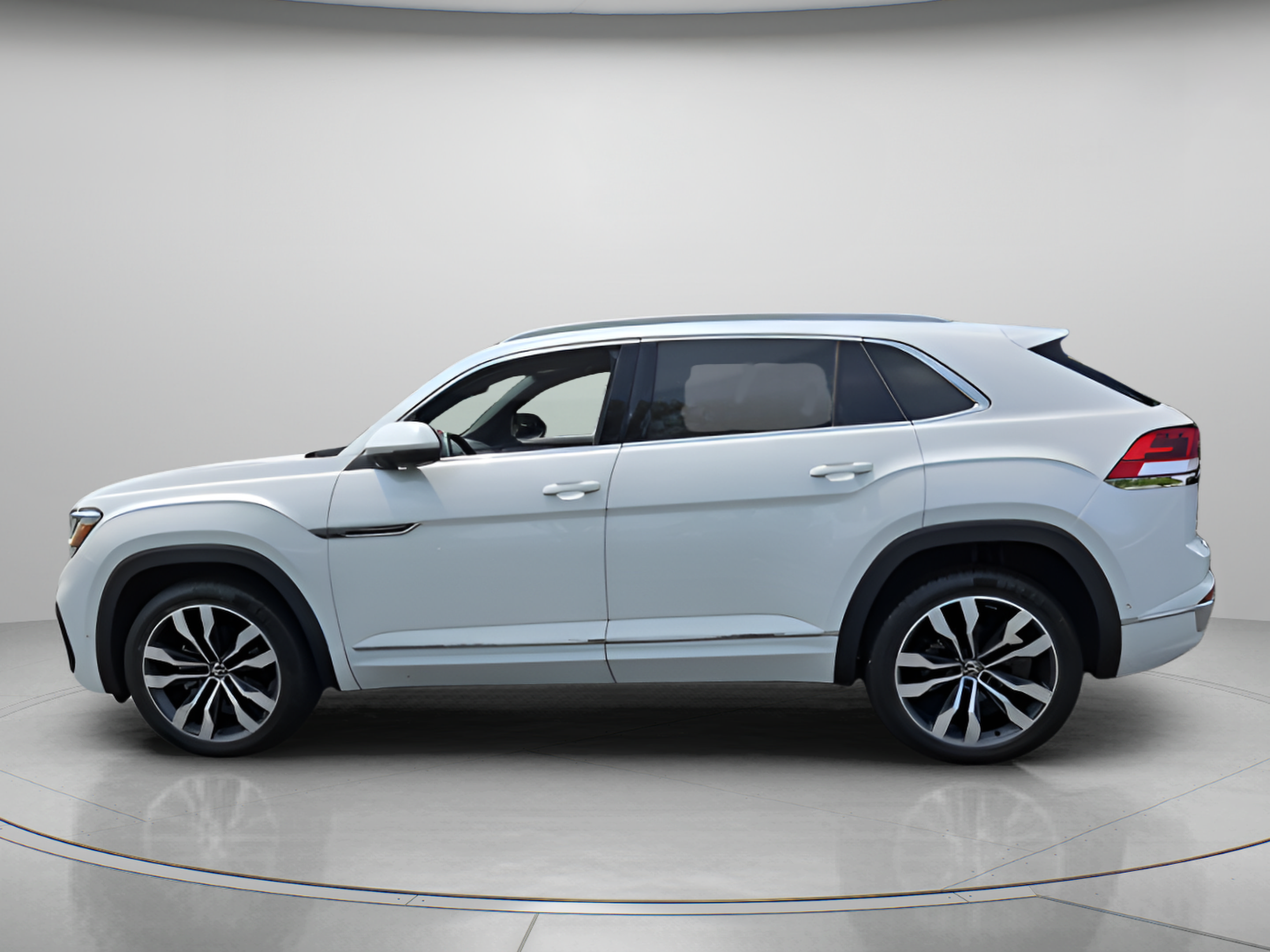 Certified 2022 Volkswagen Atlas Cross Sport SEL Premium R-Line AWD/4WD image 2