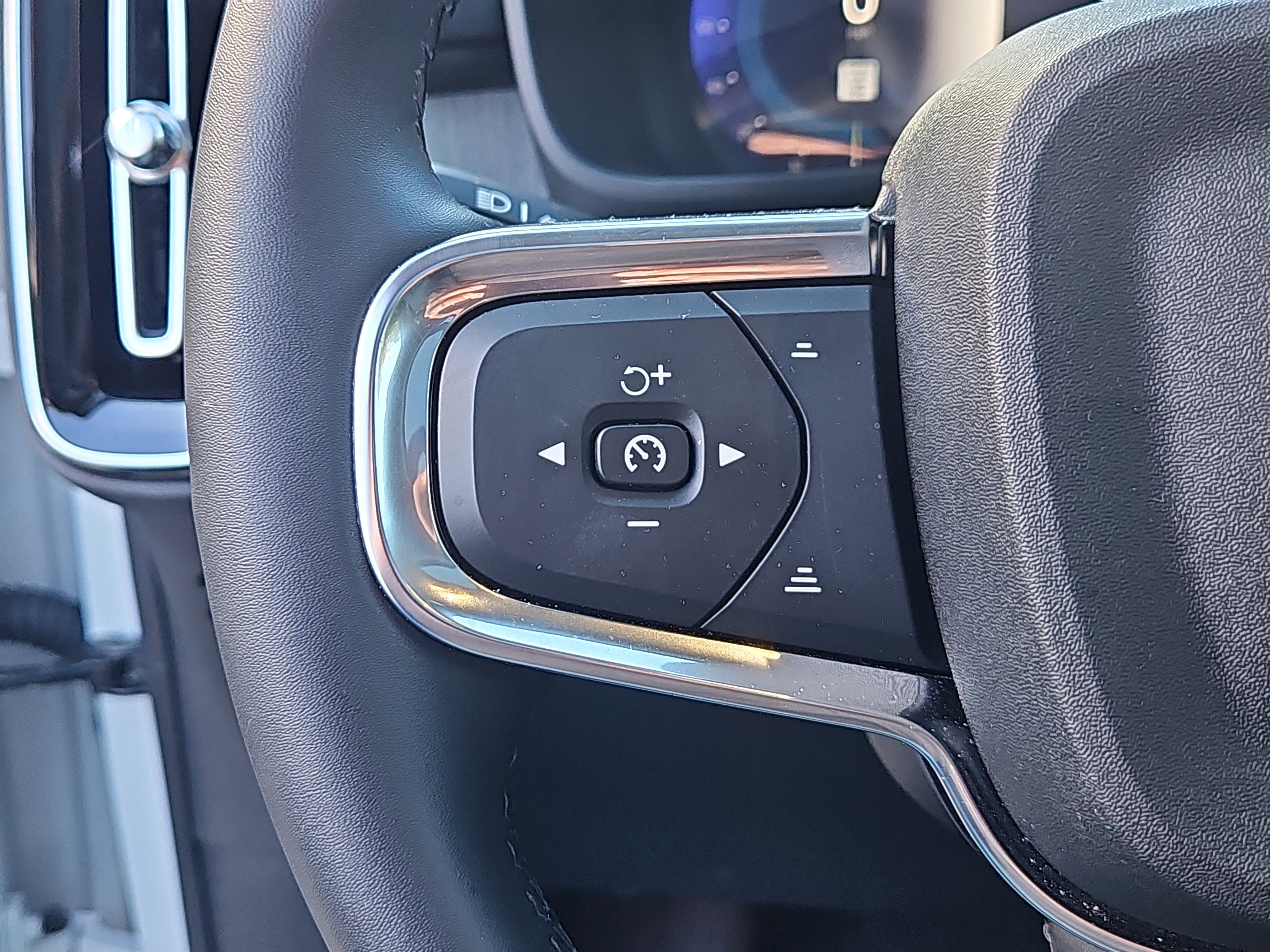 Used 2025 Volvo XC40 B5 Plus w/ Protection Package Premier image 20