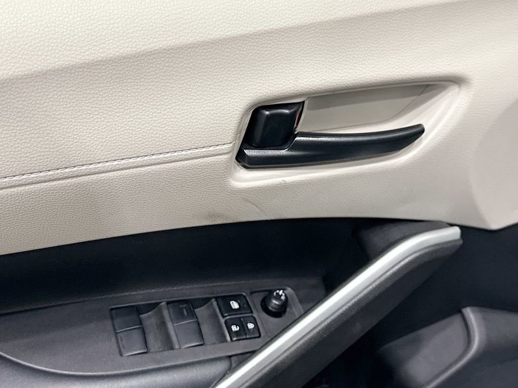 Used 2022 Toyota Corolla Cross L image 16