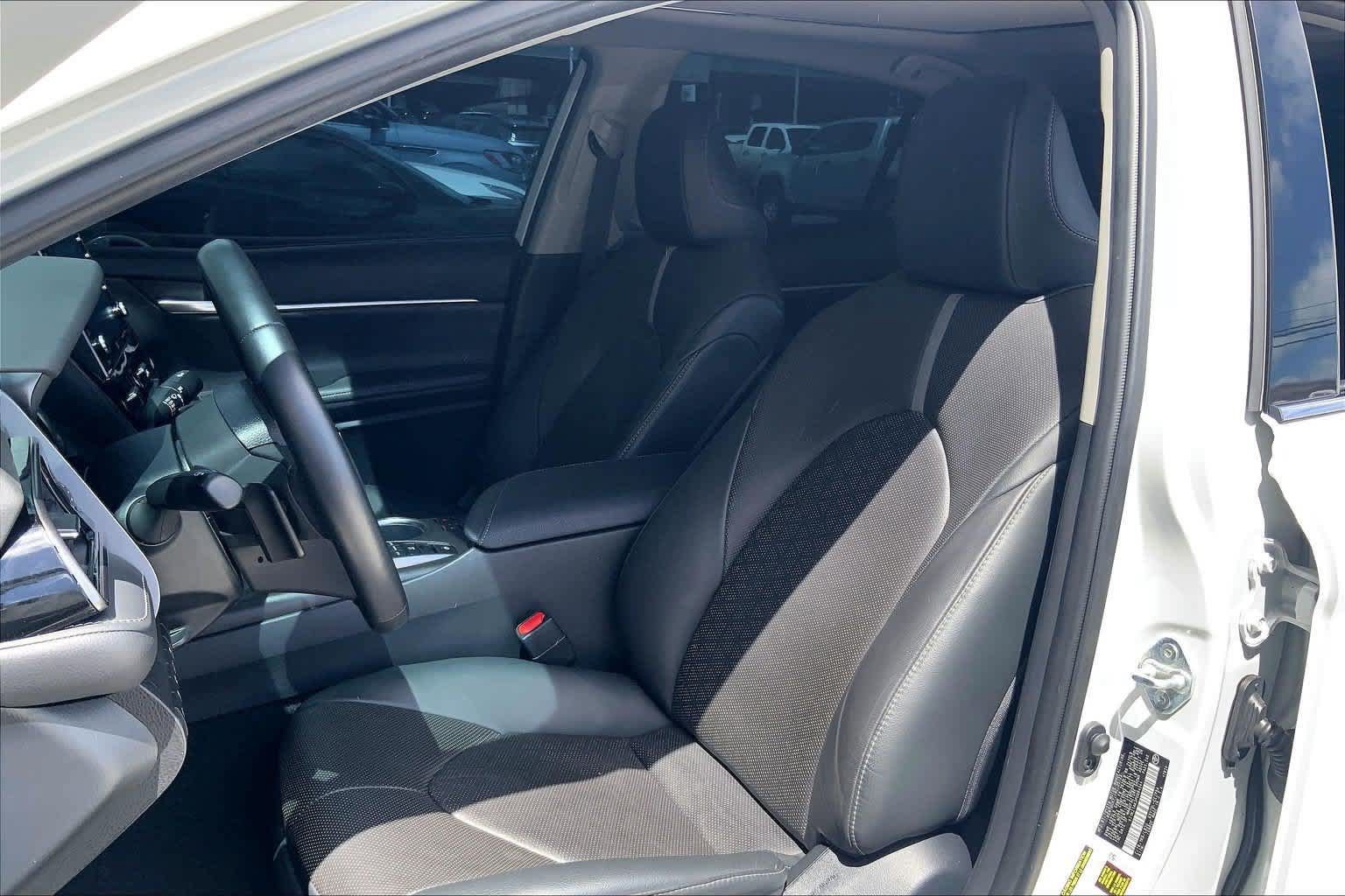Used 2023 Toyota Camry XSE FWD image 11