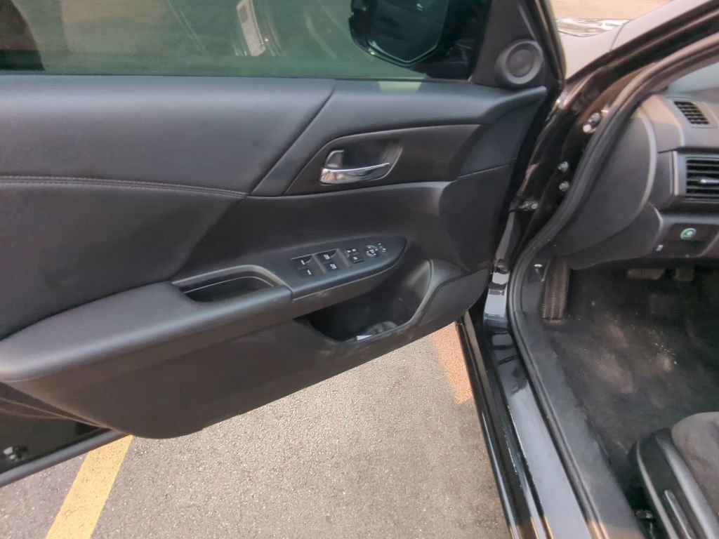 Used 2015 Honda Accord EX image 9