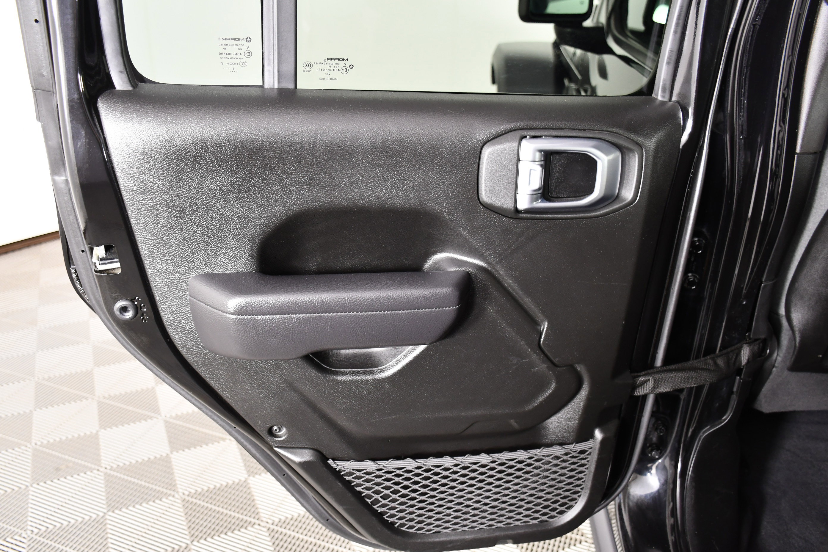 Used 2025 Jeep Wrangler Unlimited Rubicon image 31