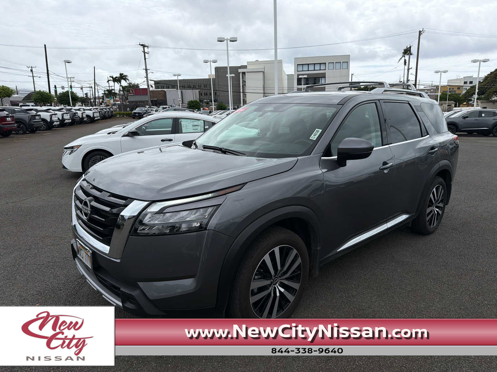 Used 2025 Nissan Pathfinder Platinum w/ Cargo Package image 1