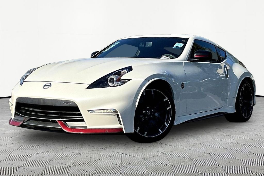 Used 2016 Nissan 370Z NISMO image 3
