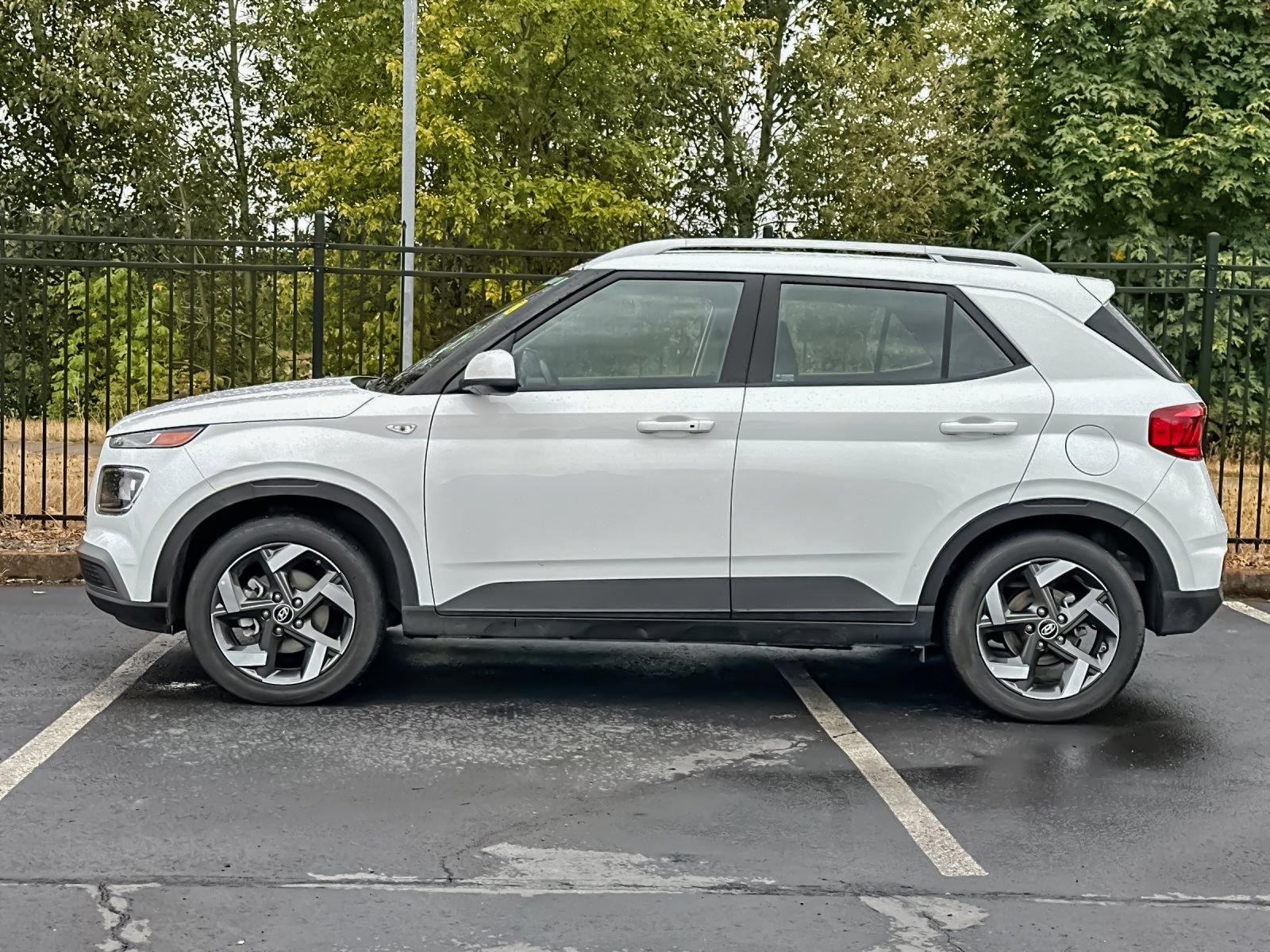 Used 2025 Hyundai Venue SEL FWD image 7