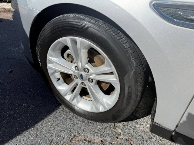 Used 2017 Ford Taurus SEL FWD image 9