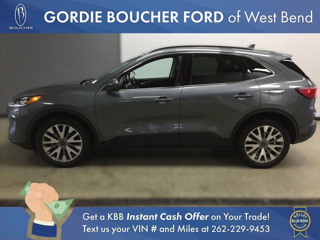 Certified 2022 Ford Escape Titanium image 2