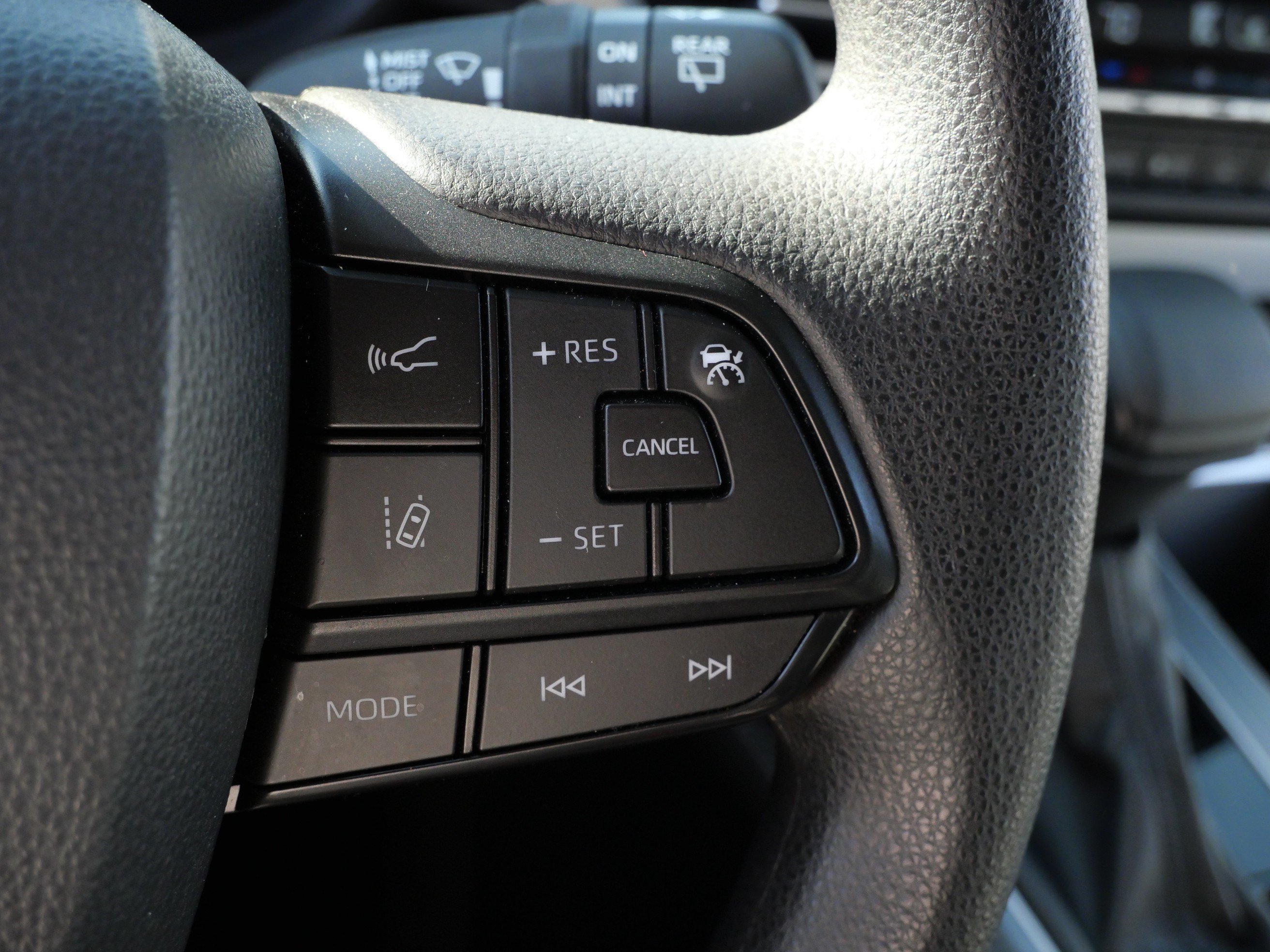 Used 2025 Toyota Sienna LE AWD/4WD image 25