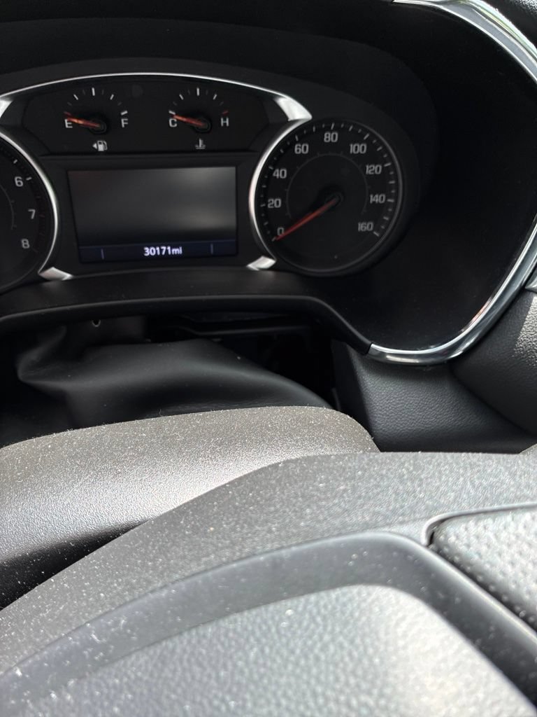 Used 2025 Chevrolet Blazer LT FWD image 2
