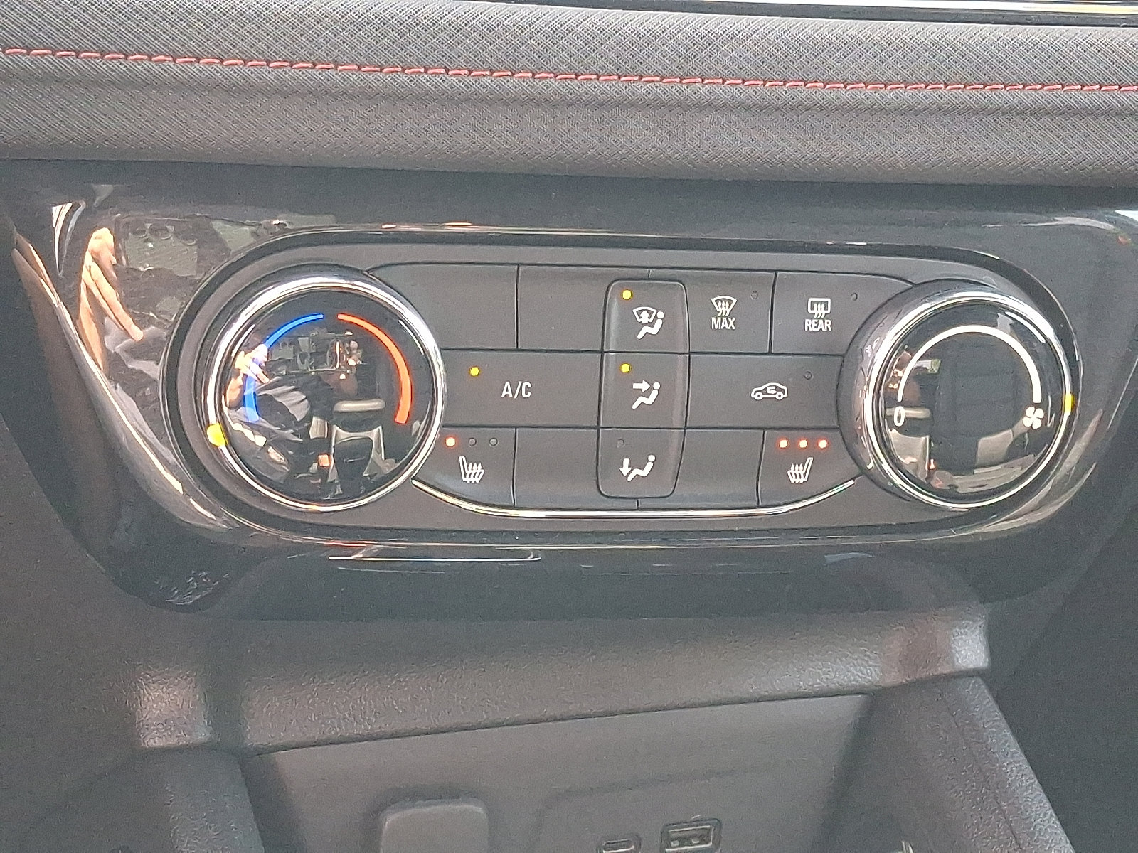 Used 2024 Chevrolet TrailBlazer RS AWD/4WD image 16