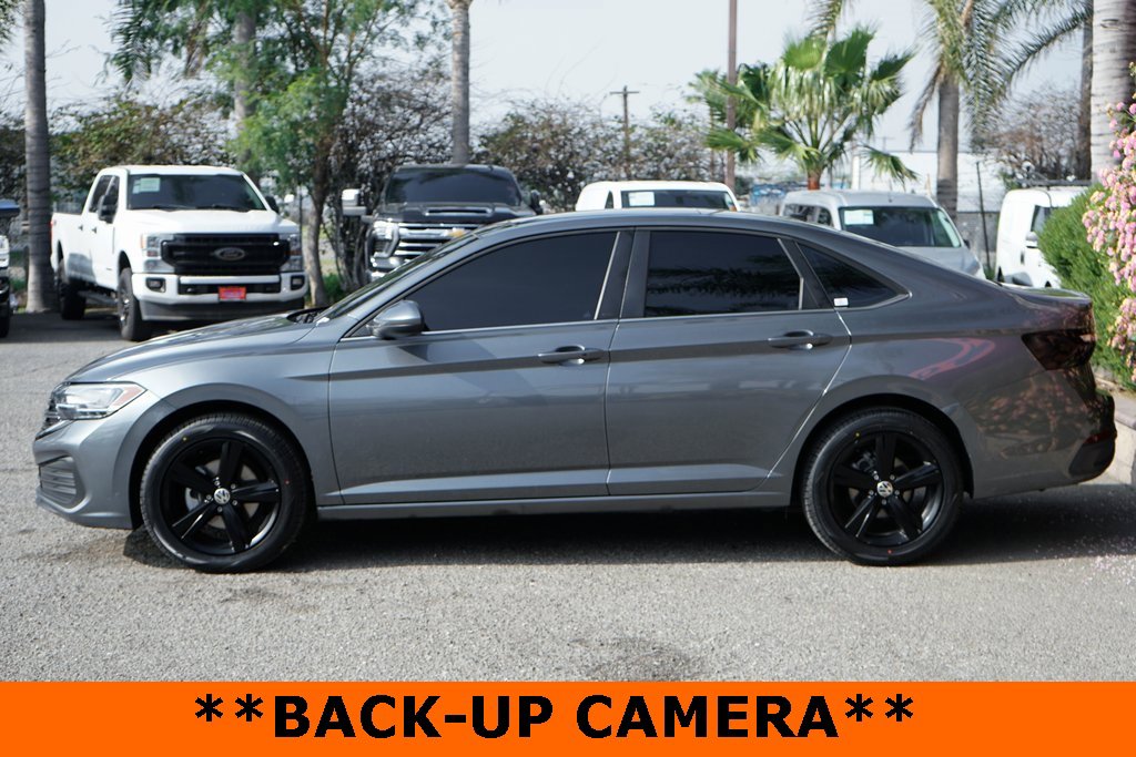 Used 2022 Volkswagen Jetta SE image 5