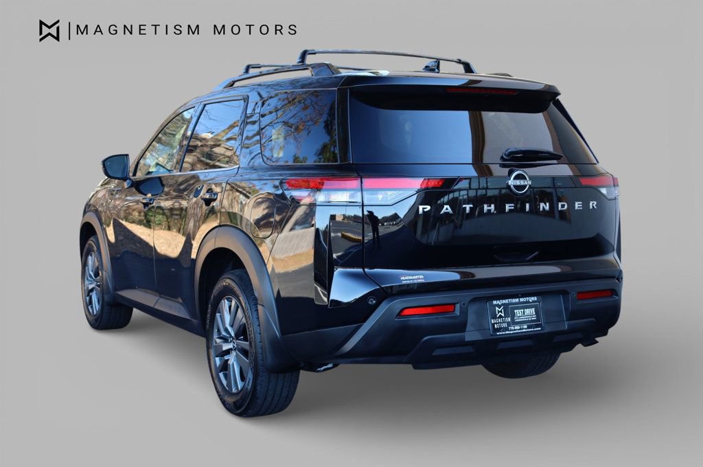 Used 2025 Nissan Pathfinder SV image 9