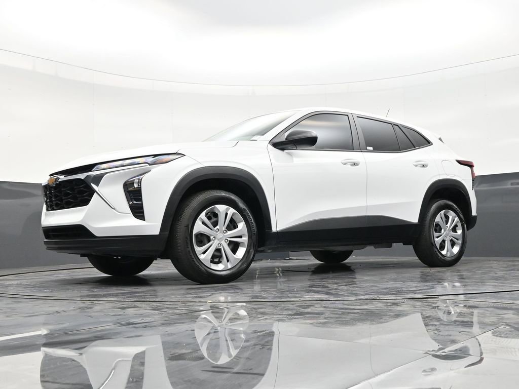 Used 2025 Chevrolet Trax LS FWD image 20