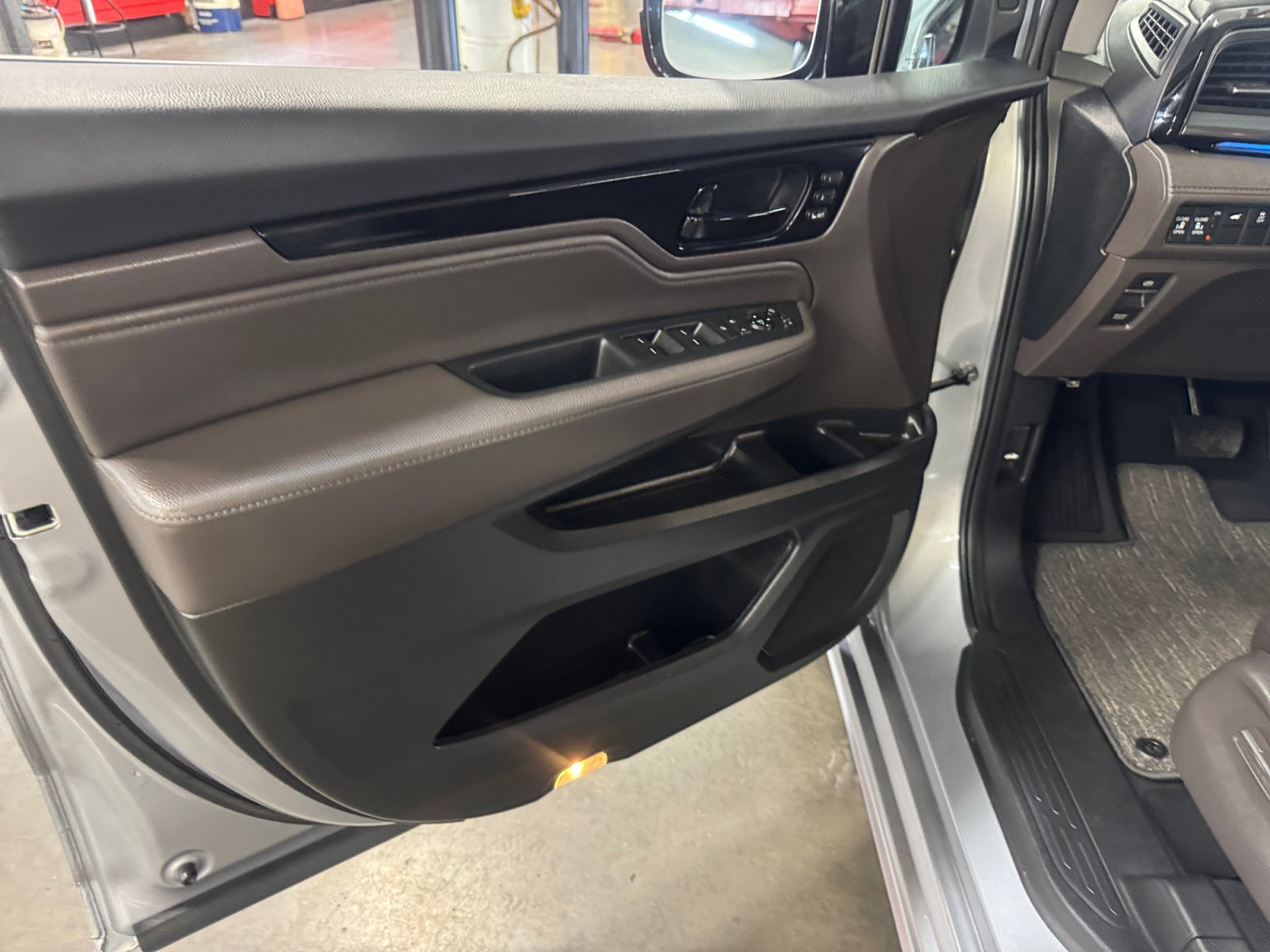 Used 2023 Honda Odyssey Elite image 13