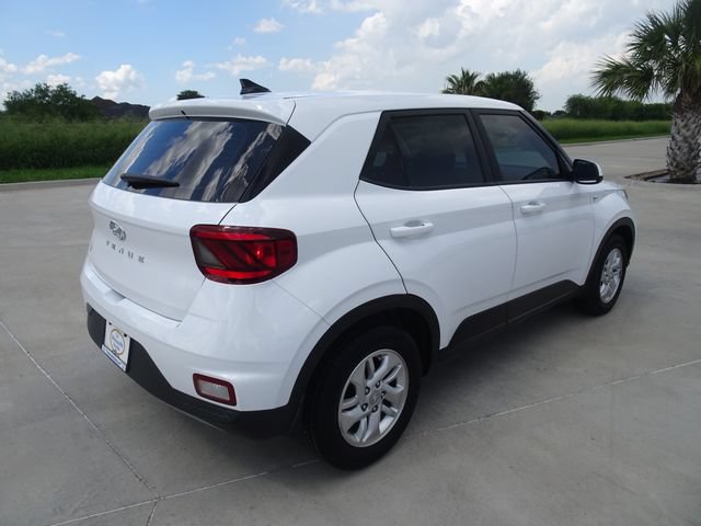 Used 2022 Hyundai Venue SE FWD image 4