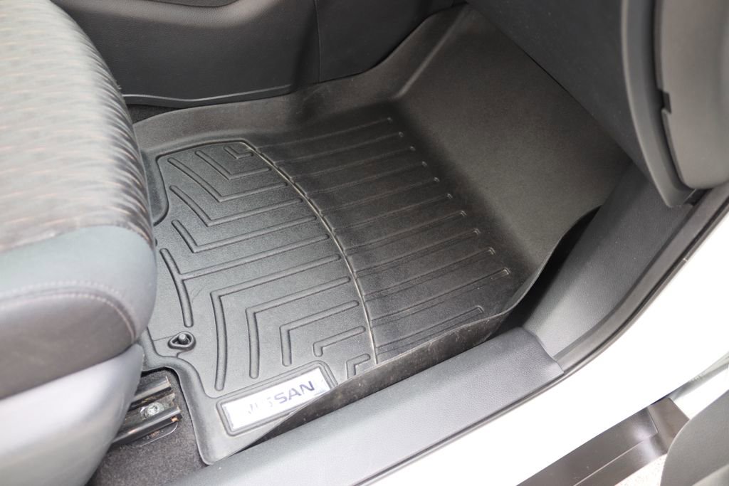 Used 2020 Nissan Rogue SV image 17