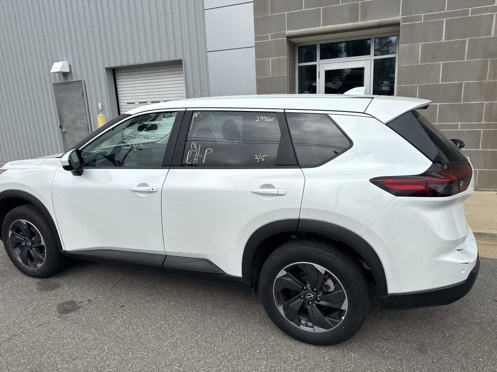 Used 2025 Nissan Rogue SV image 12