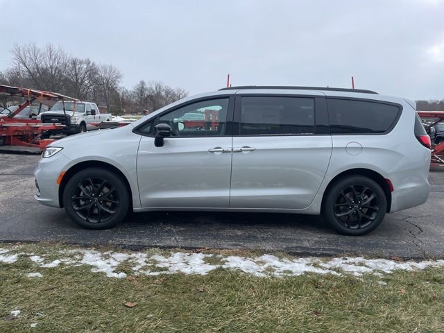 New 2026 Chrysler Pacifica Select w/ S Appearance Package image 11