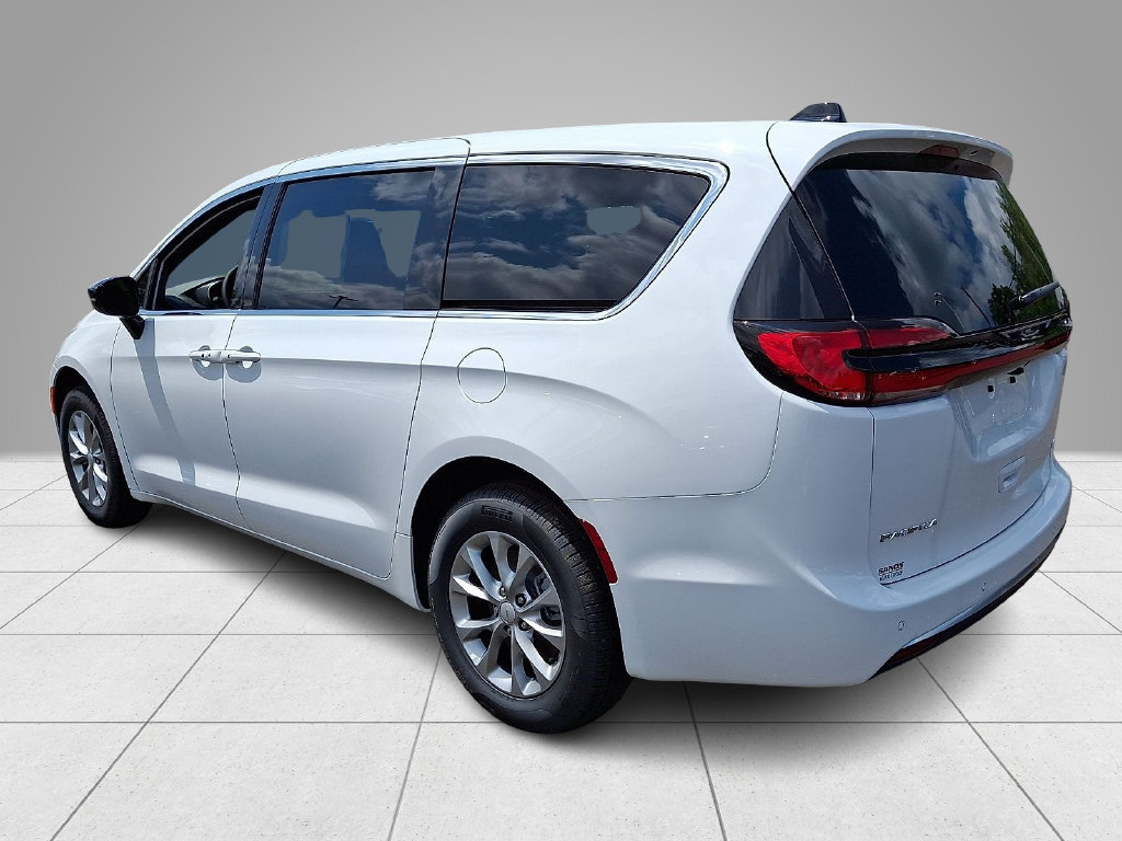 New 2027 Chrysler Pacifica Select AWD/4WD image 5