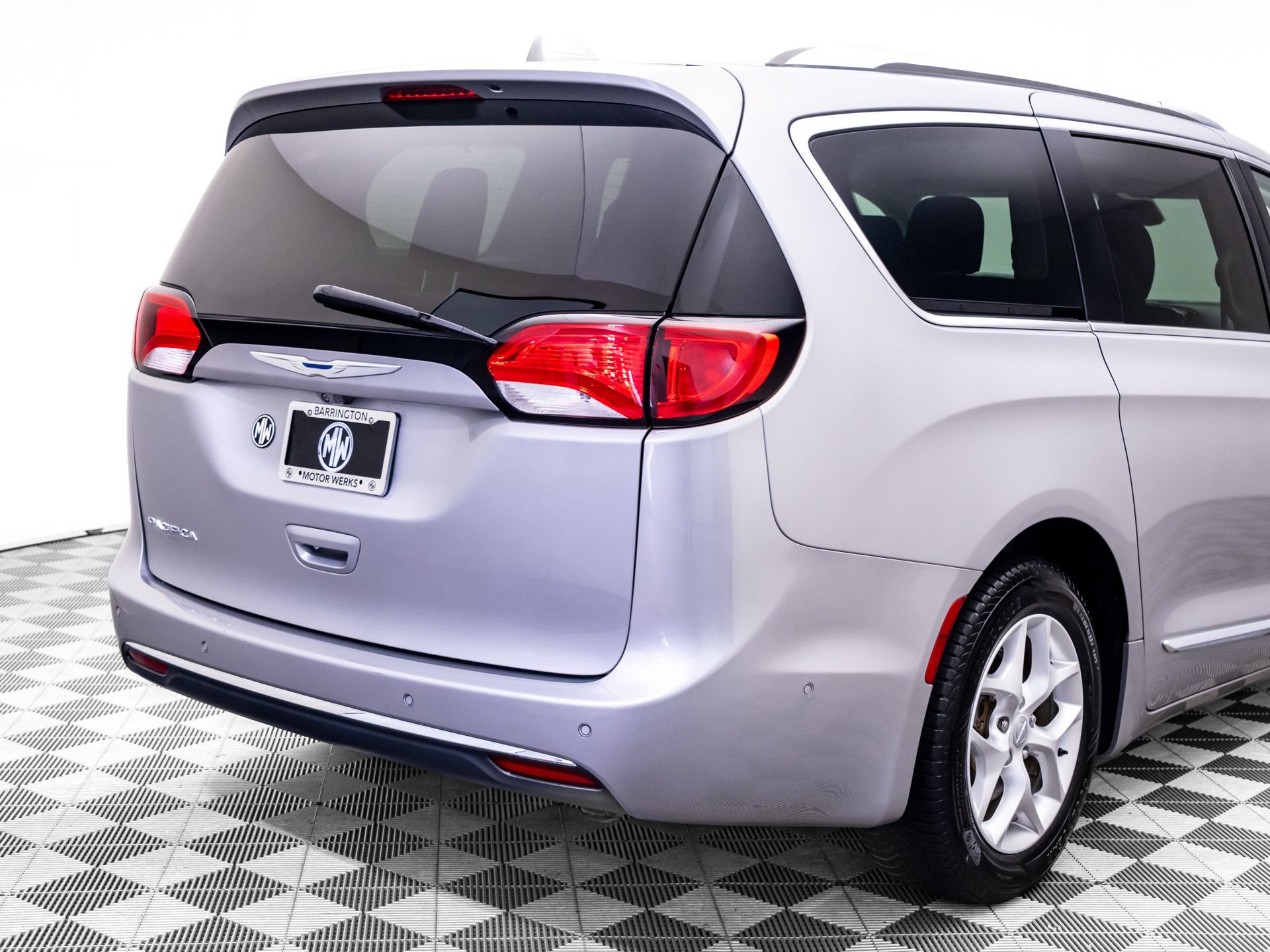 Used 2017 Chrysler Pacifica Touring-L Plus w/ Advanced Safetytec Group FWD image 36