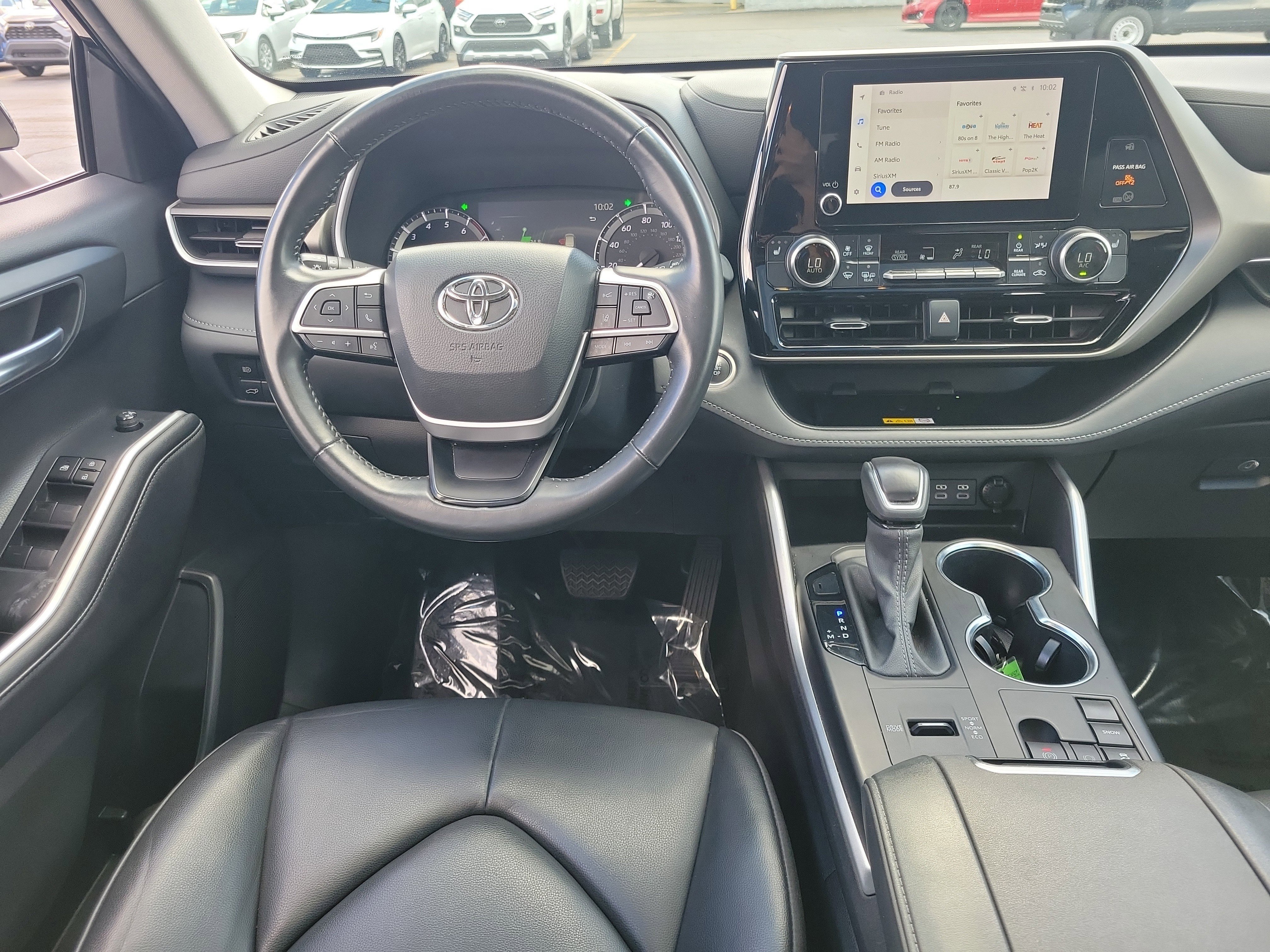 Used 2024 Toyota Highlander XLE FWD image 15