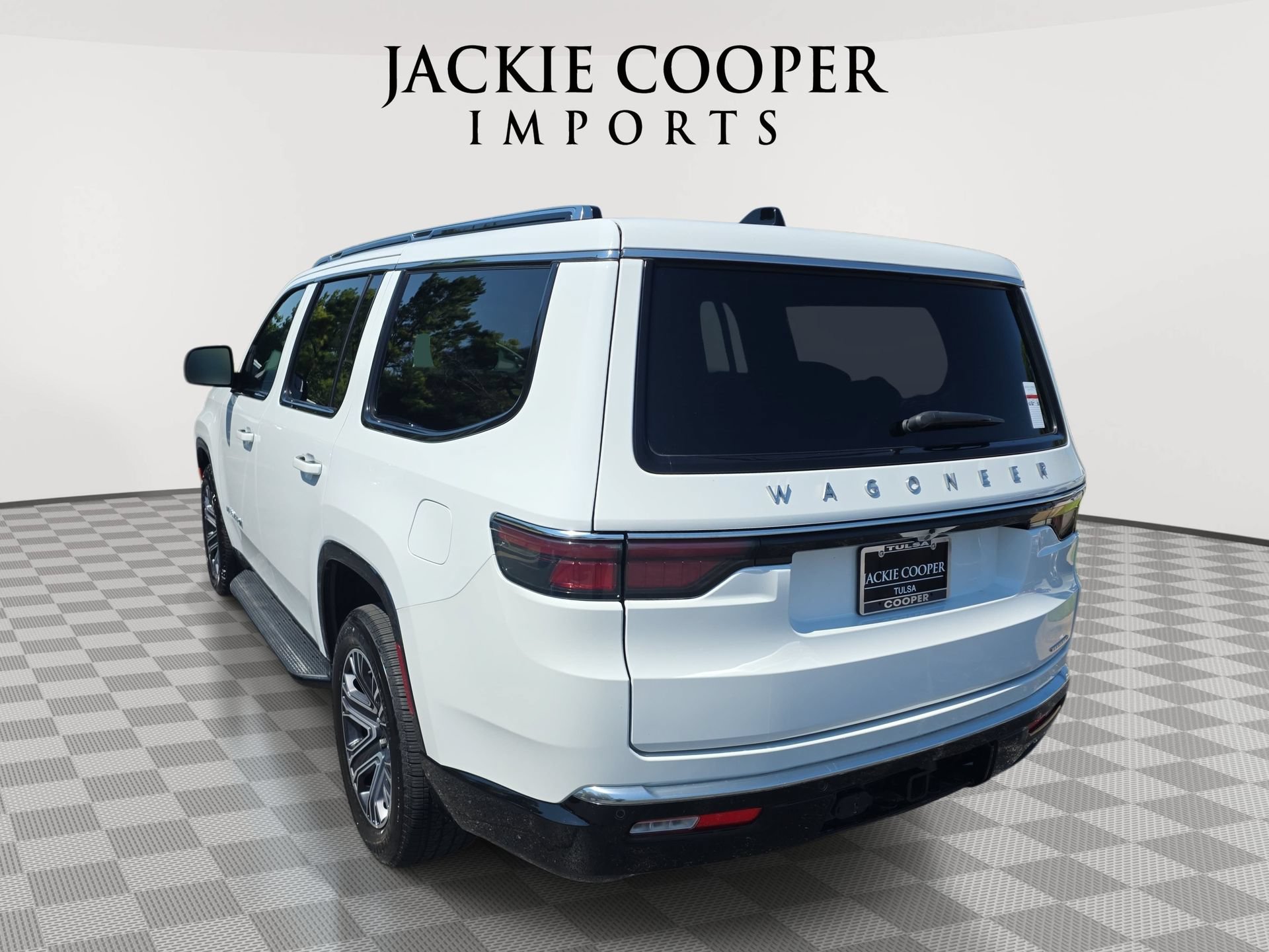 Used 2024 Jeep Wagoneer Series II w/ Flexible Seating Group RWD image 7