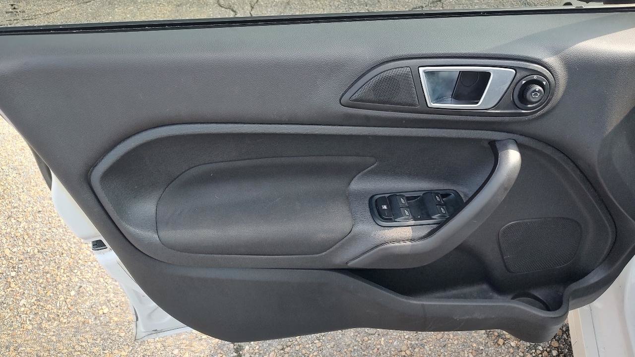 Used 2017 Ford Fiesta ST FWD image 9