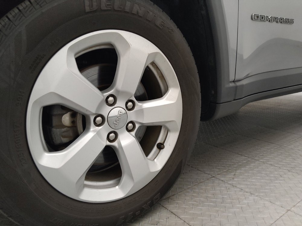 Used 2018 Jeep Compass Latitude w/ Popular Equipment Group FWD image 31